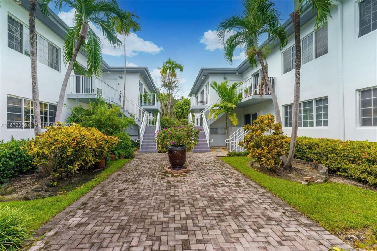 9280 Bay Harbor Ter, Unit 26, Bay Harbor Islands, FL 33154 Photo