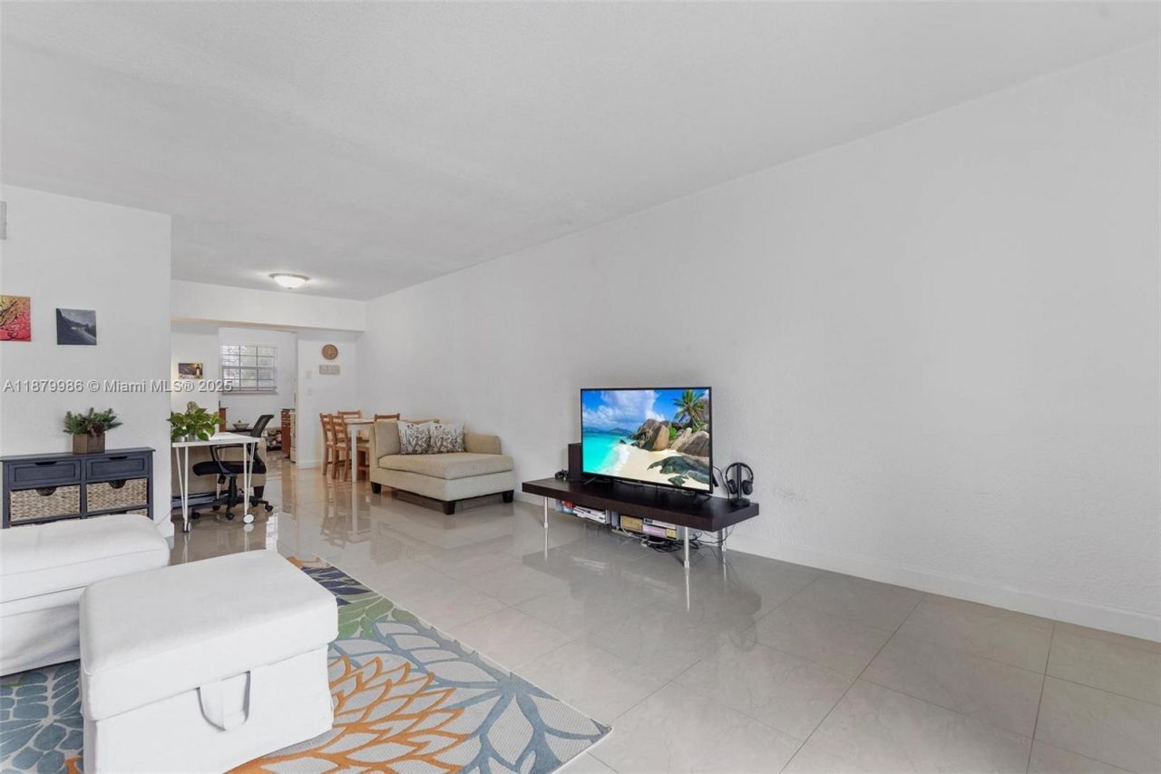 9280 Bay Harbor Ter, Unit 26, Bay Harbor Islands, FL 33154 Photo