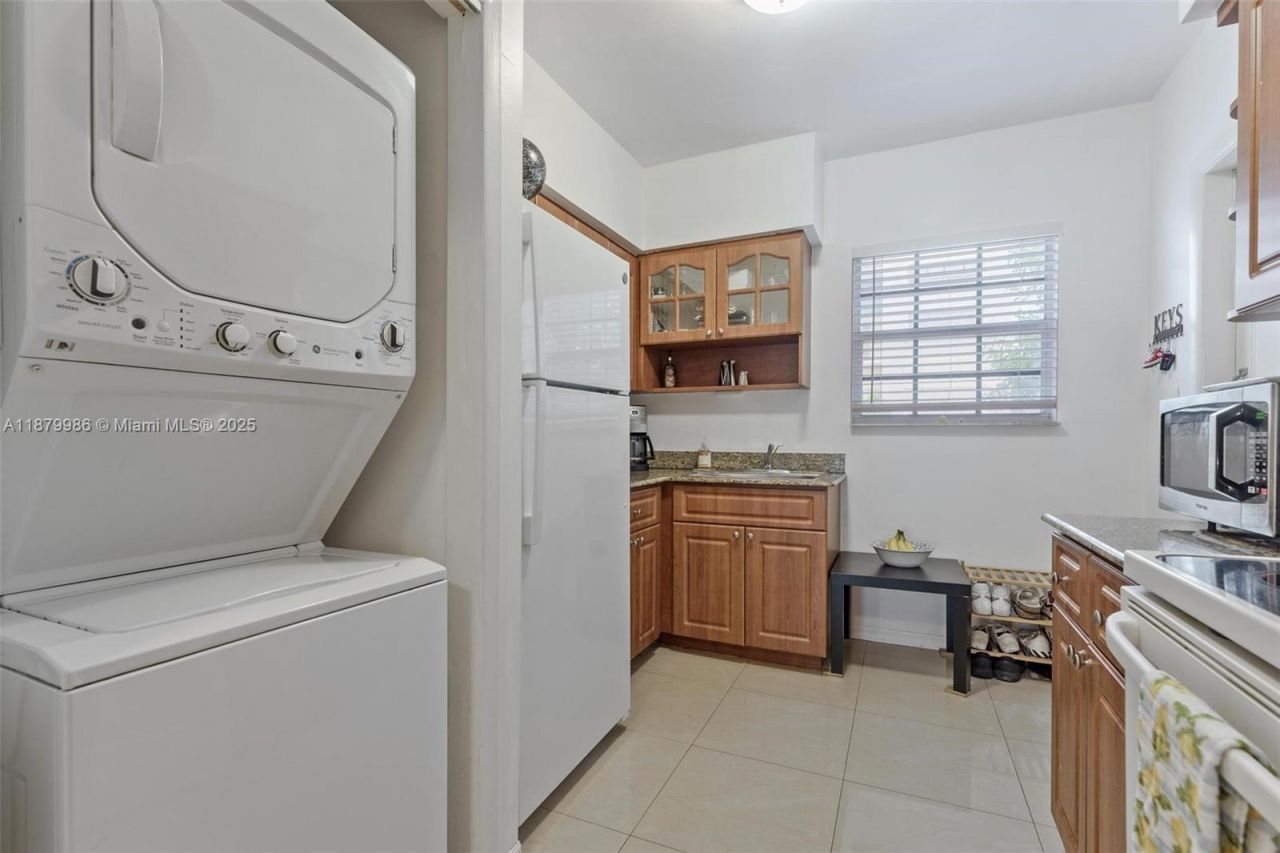9280 Bay Harbor Ter, Unit 26, Bay Harbor Islands, FL 33154 Photo