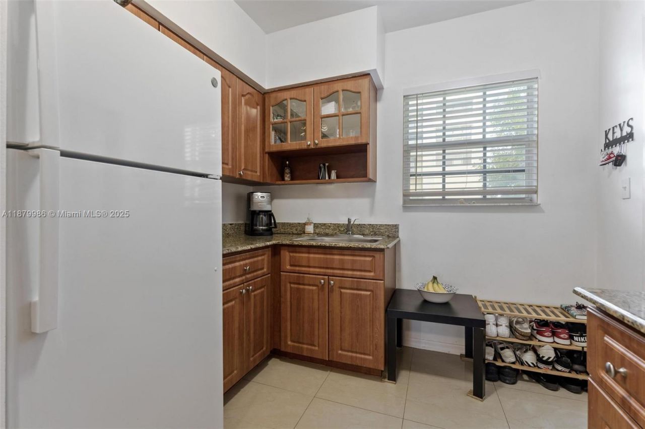 9280 Bay Harbor Ter, Unit 26, Bay Harbor Islands, FL 33154 Photo