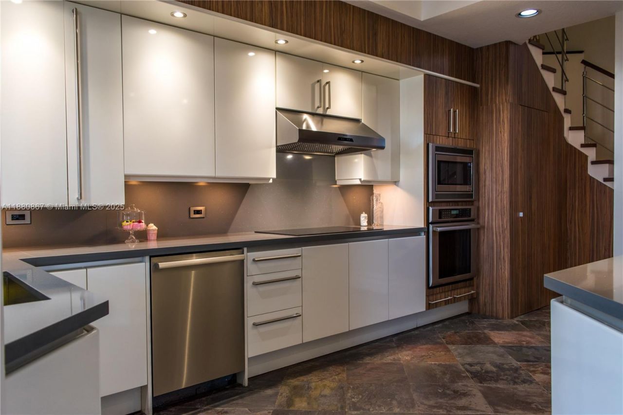 3705 NE 214 St, Unit 13, Aventura, FL 33180 Photo