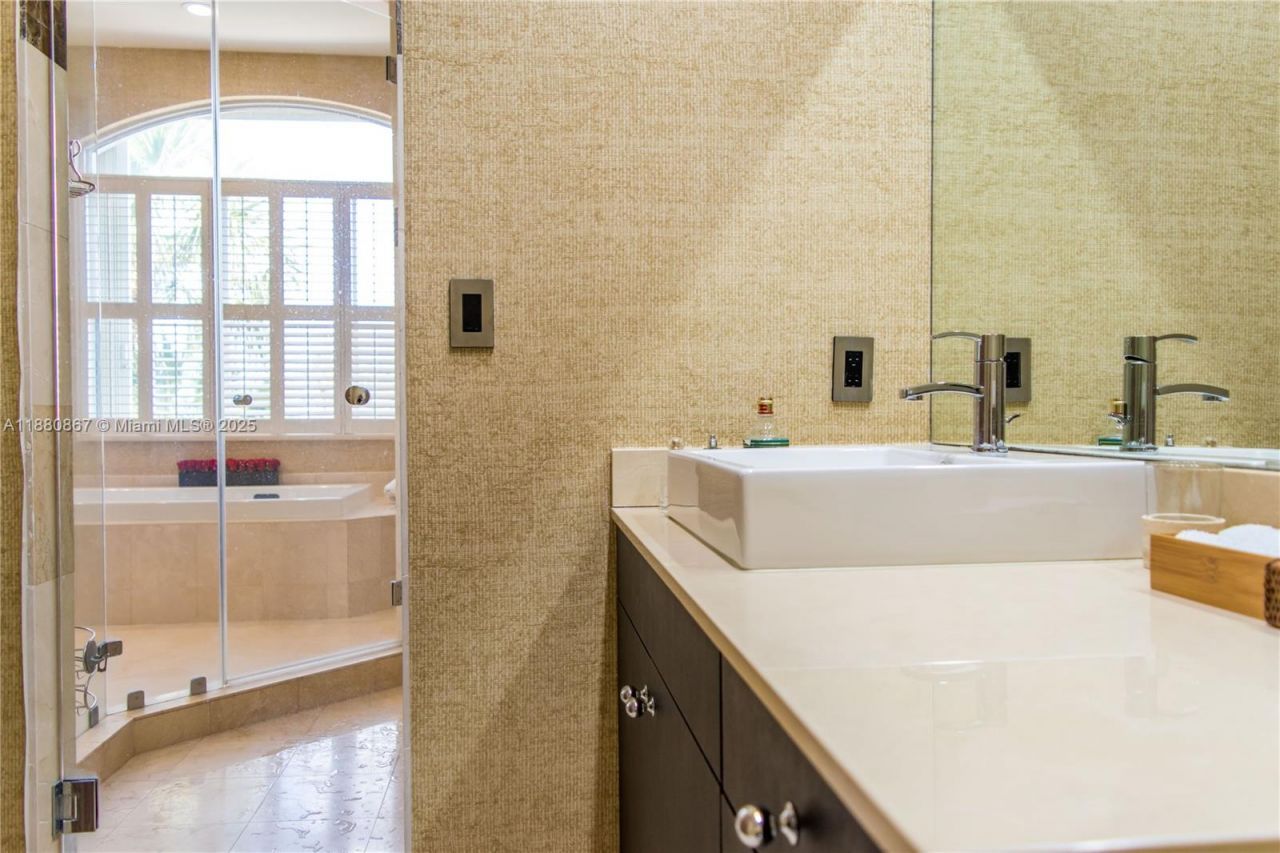 3705 NE 214 St, Unit 13, Aventura, FL 33180 Photo