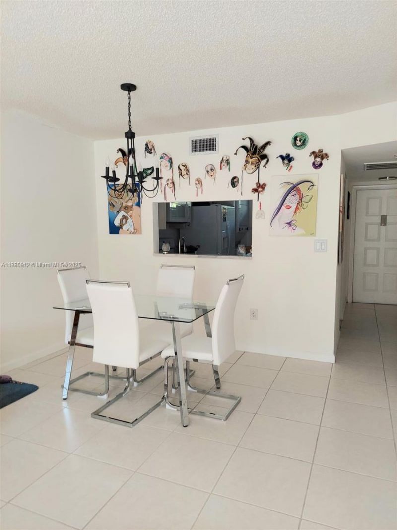 901 Colony Point Cir, Unit 304, Pembroke Pines, FL 33026 Photo