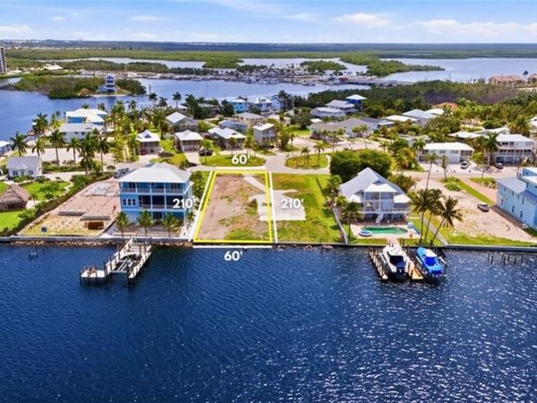 922 San Carlos DR, FORT MYERS BEACH, FL 33931