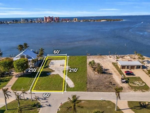 926 San Carlos DR, FORT MYERS BEACH, FL 33931