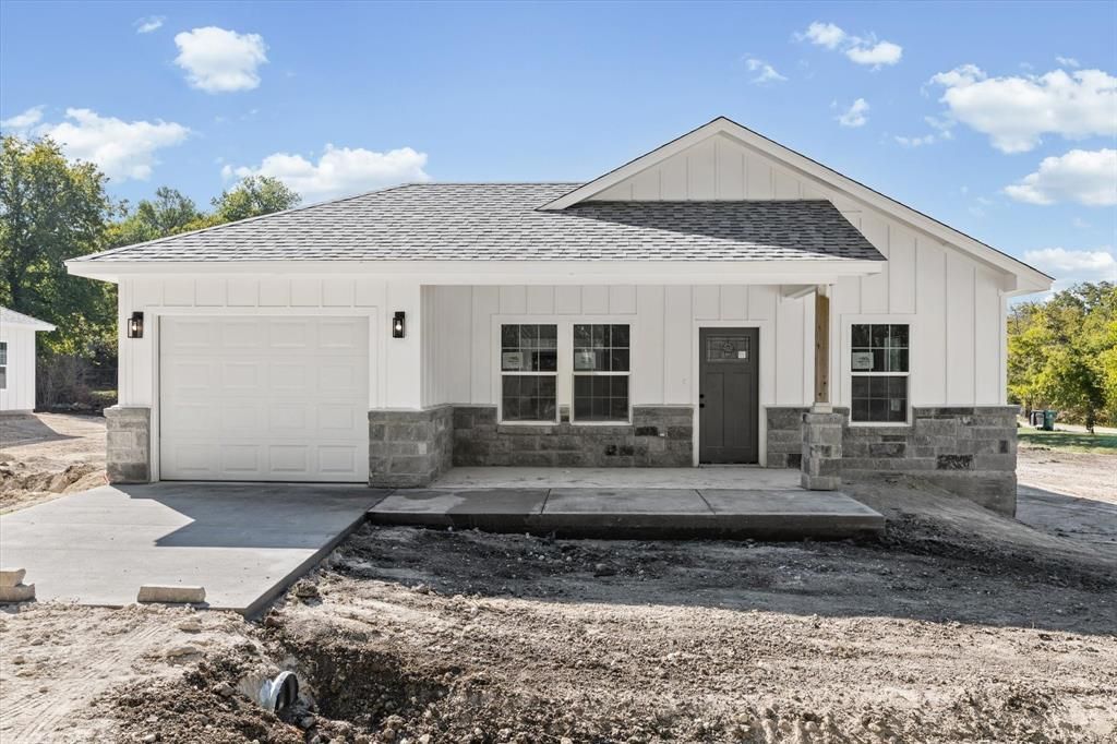 305 Meador Street, Moody, TX 76557 Main Photo