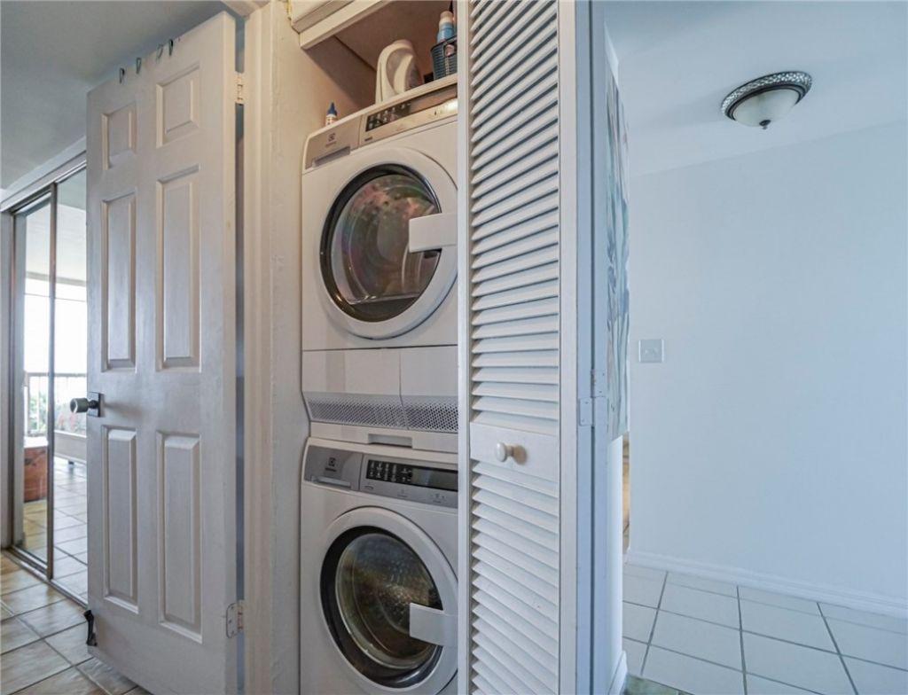 4141 Ocean Drive, Unit 403, Vero Beach, FL 32963 Photo