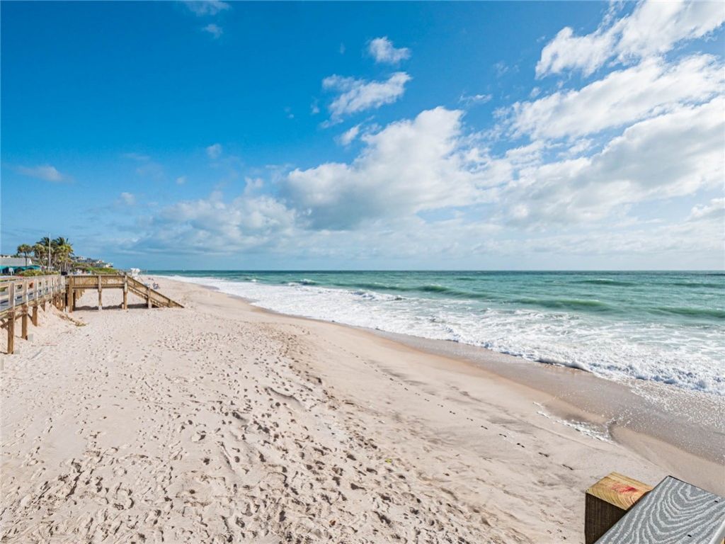 4141 Ocean Drive, Unit 403, Vero Beach, FL 32963 Photo