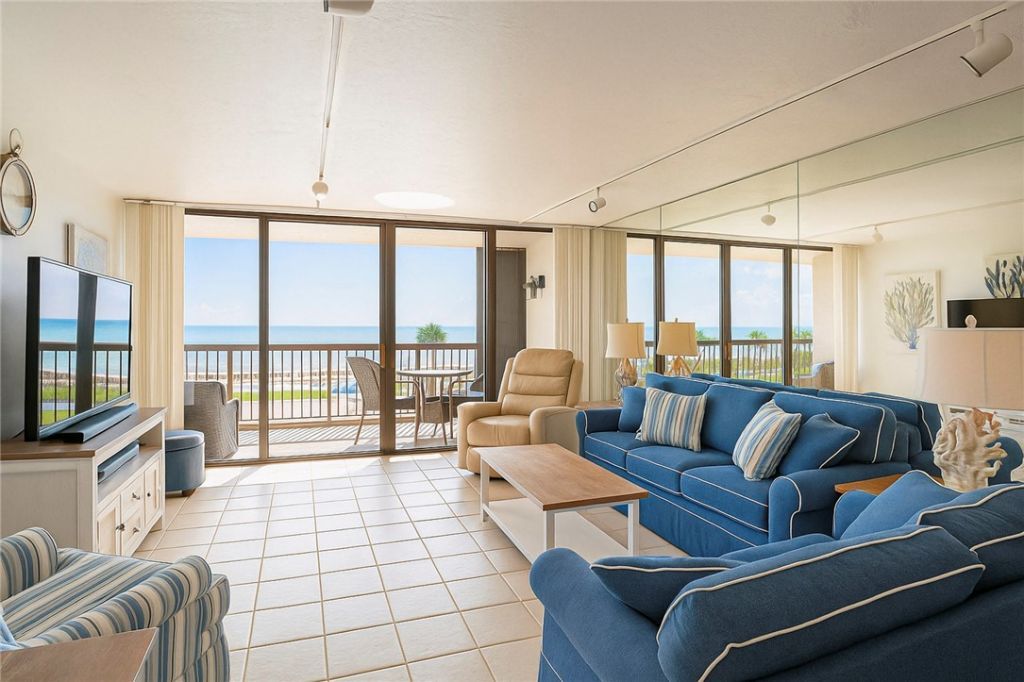 4141 Ocean Drive, Unit 403, Vero Beach, FL 32963 Photo