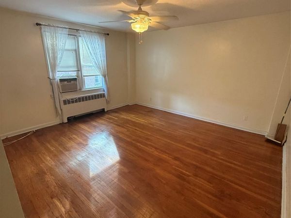 1543 Central Park Avenue, Unit F8, Yonkers, NY 10710