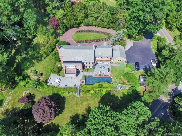 40 Deer Park Road, Great Neck, NY 11024