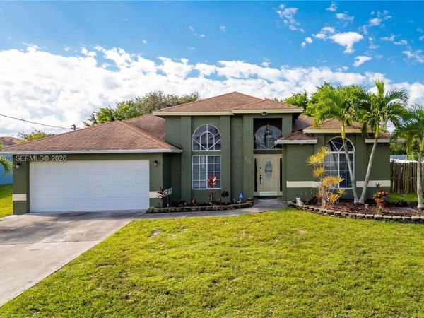 566 SW Halifax Ave, Port St. Lucie, FL 34953