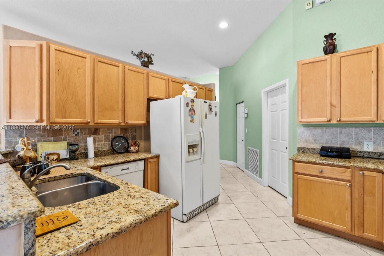 566 SW Halifax Ave, Port Saint Lucie, FL 34953 Photo