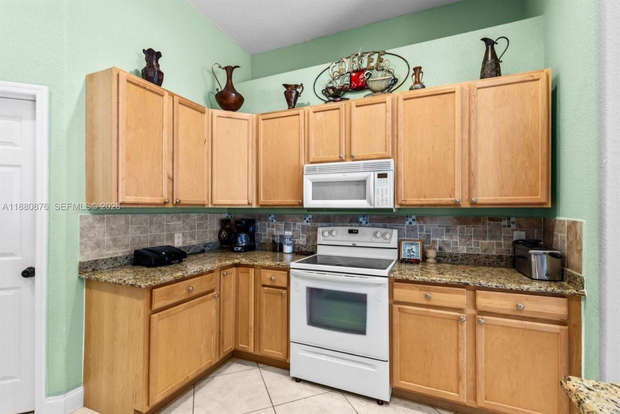 566 SW Halifax Ave, Port Saint Lucie, FL 34953 Photo