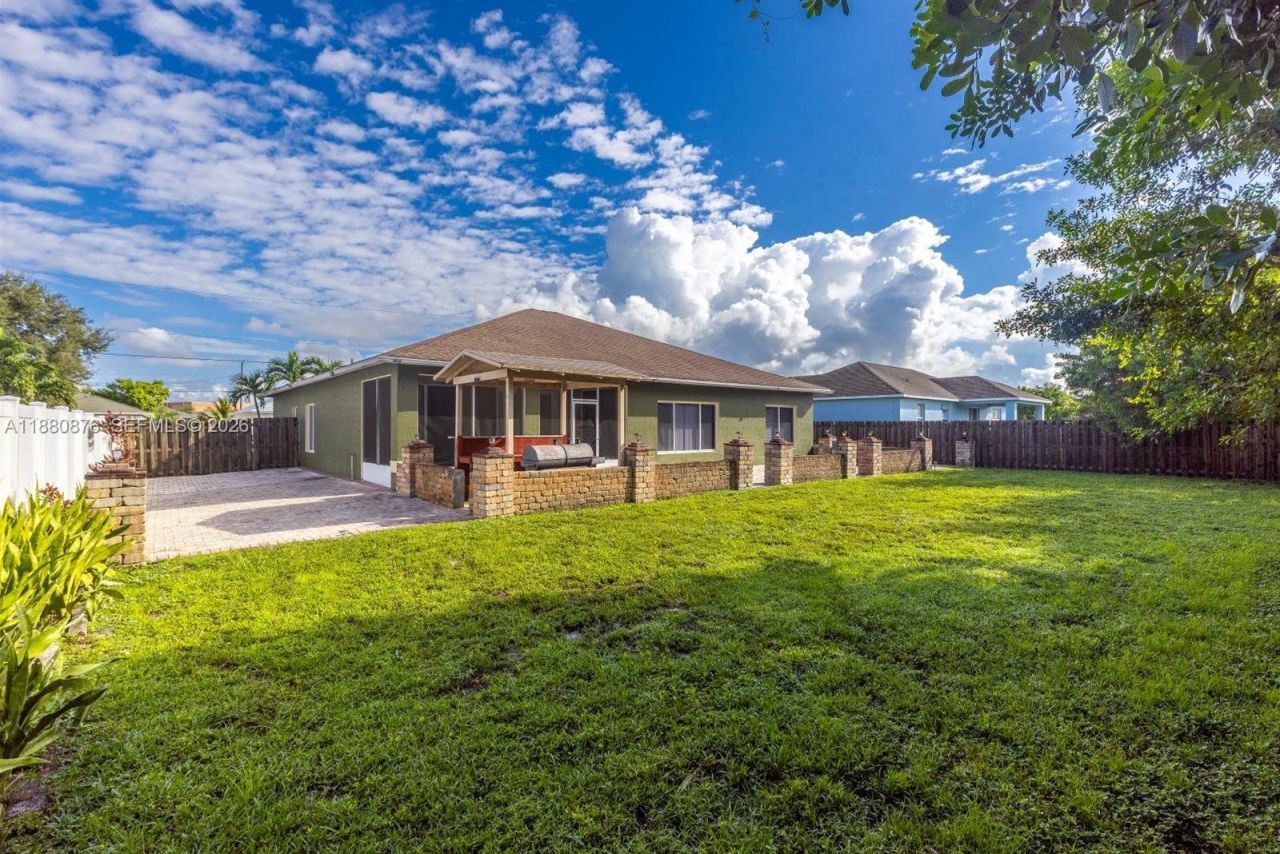 566 SW Halifax Ave, Port Saint Lucie, FL 34953 Photo