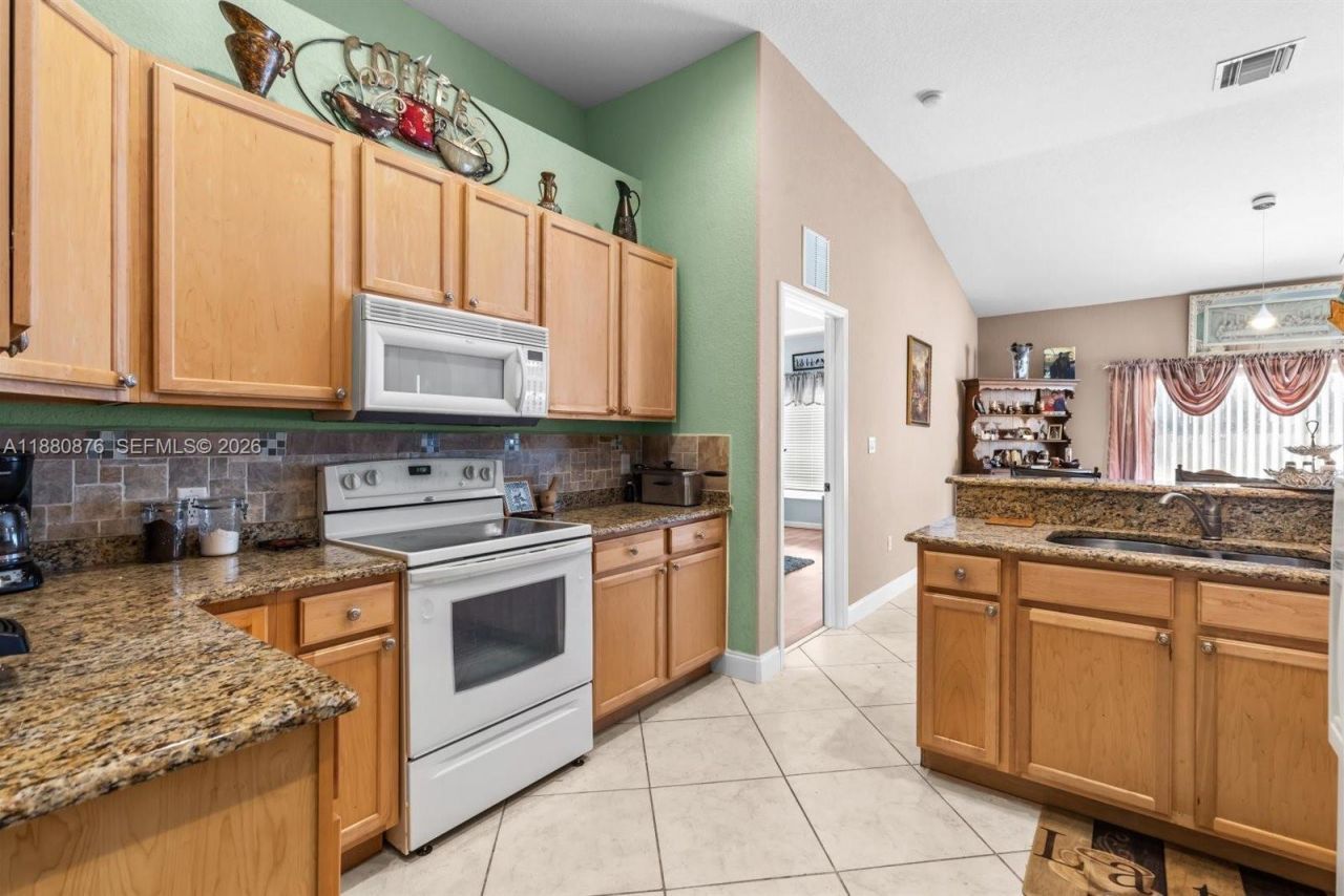 566 SW Halifax Ave, Port Saint Lucie, FL 34953 Photo