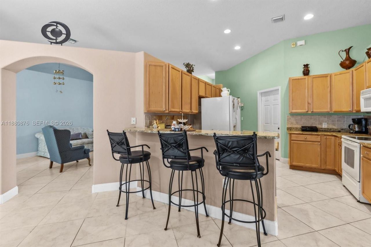 566 SW Halifax Ave, Port Saint Lucie, FL 34953 Photo