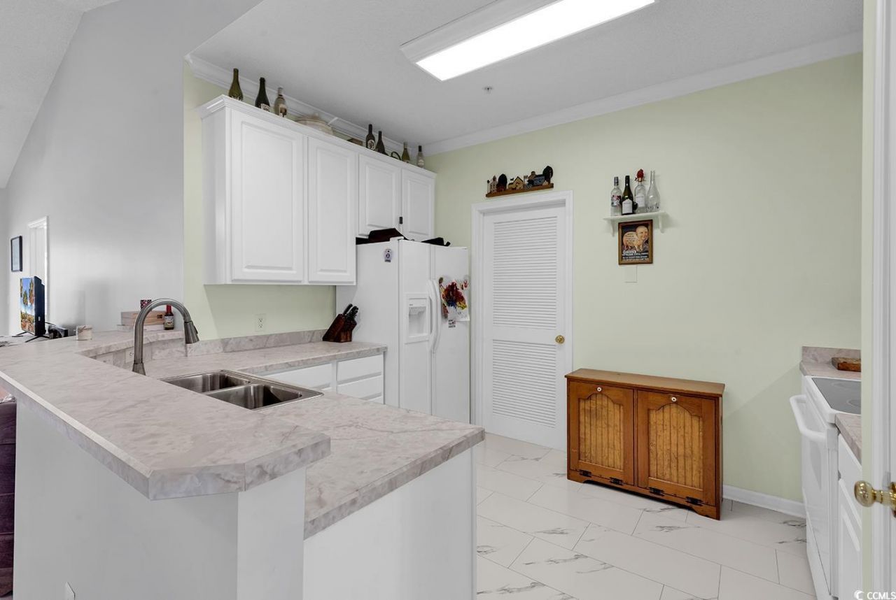 5852 Longwood Dr. Photo 6