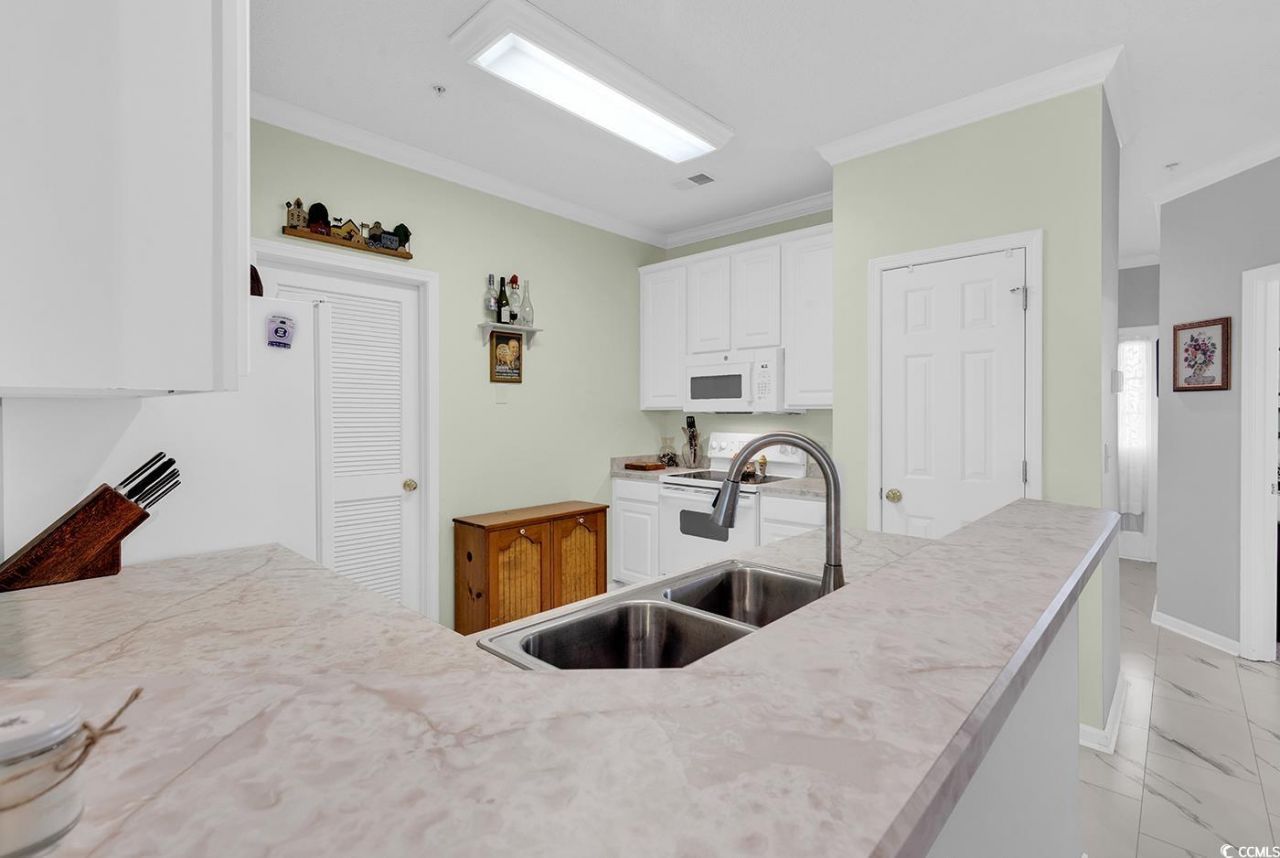 5852 Longwood Dr. Photo 8