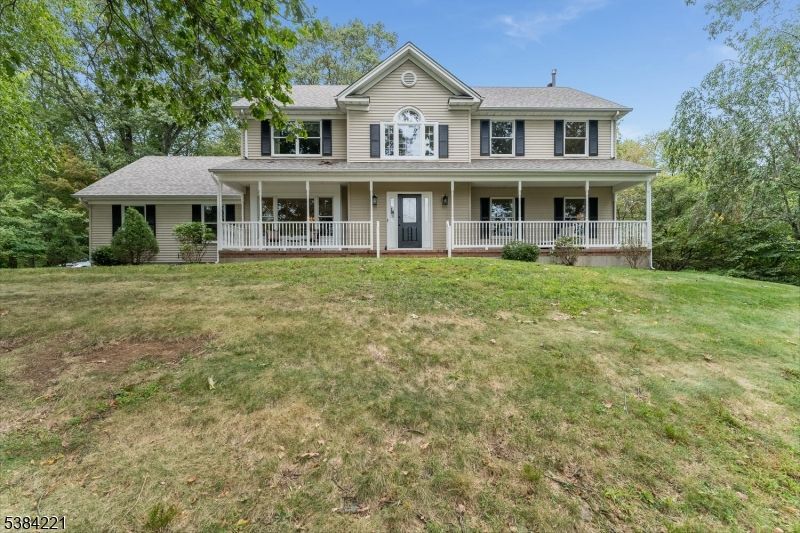 18 Bridle Path Dr, Bethlehem, NJ 08802 Main Photo