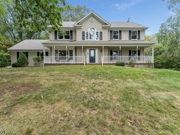 18 Bridle Path Dr, Bethlehem, NJ 08802