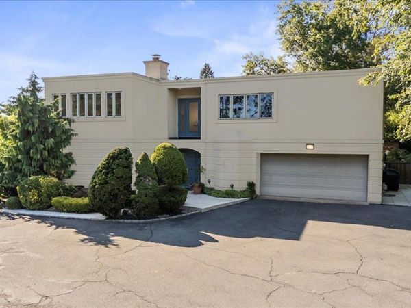 292 Breezyway, Lawrence, NY 11559