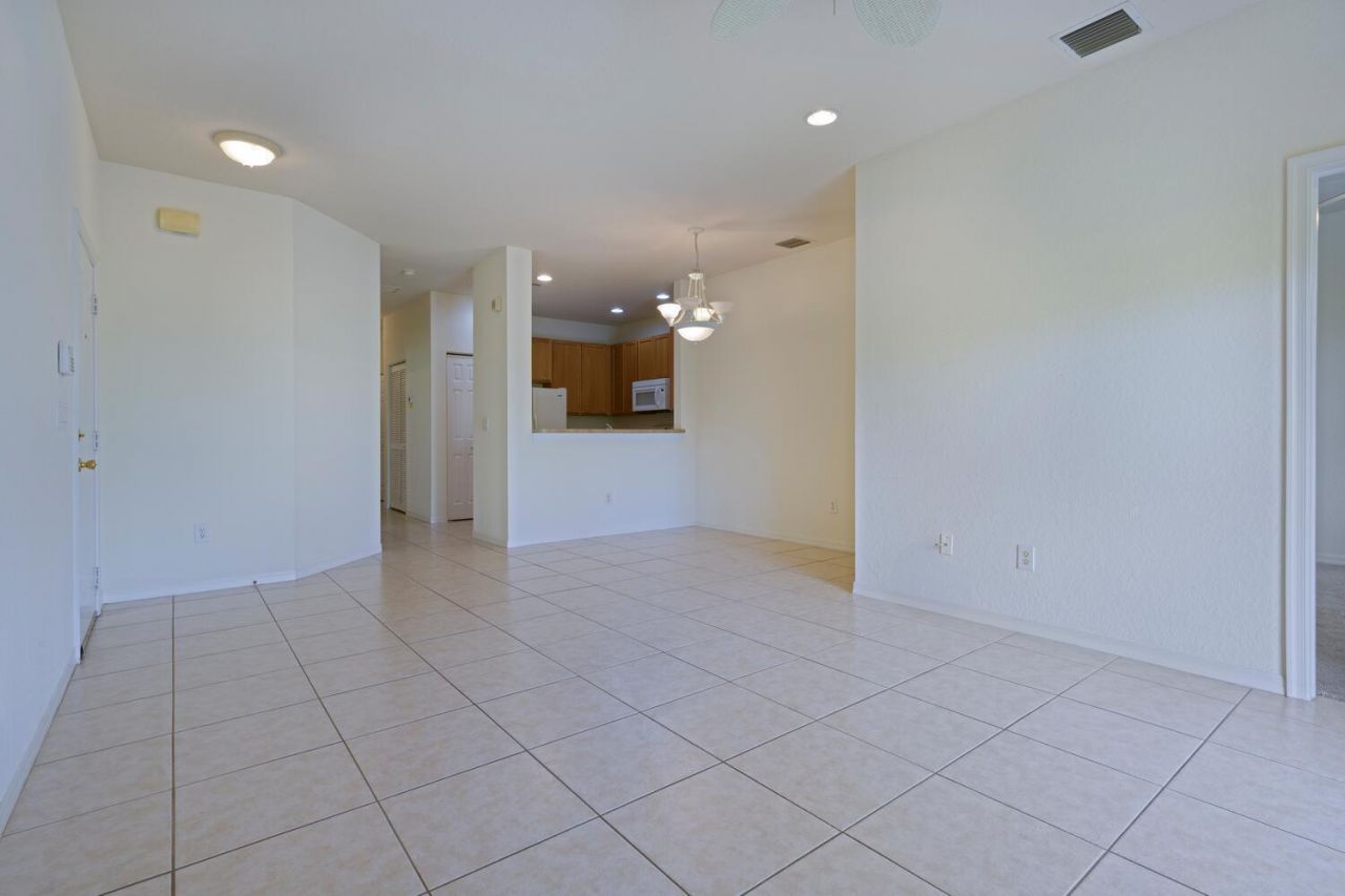 1561 SE Hampshire Way, Unit 104, Stuart, FL 34994 Photo