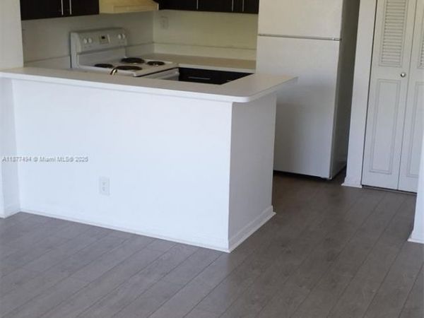 752 Executive Center Dr, Unit 25, West Palm Beach, FL 33401