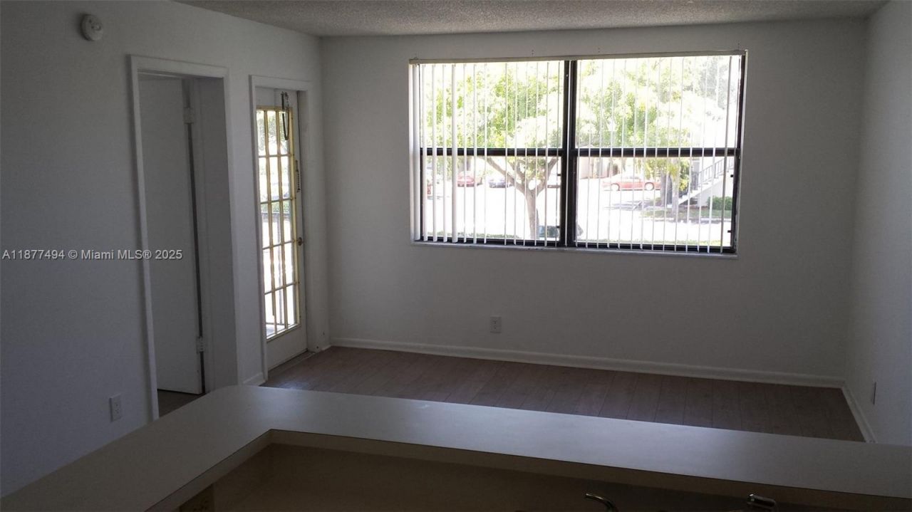 752 Executive Center Dr, Unit 25, West Palm Beach, FL 33401 Photo