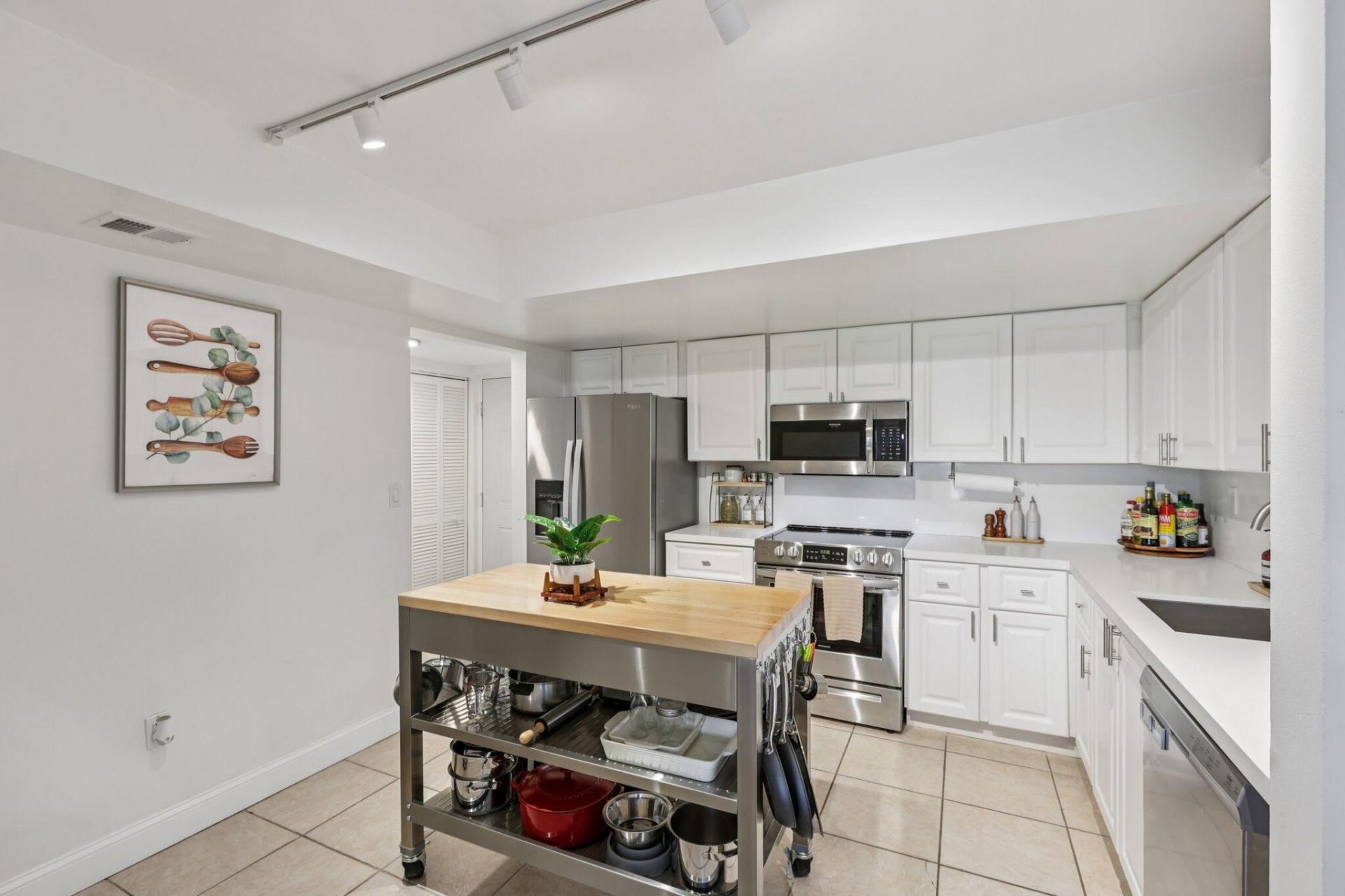 721 N Pine Island, Unit 406, Plantation, FL 33324 Photo