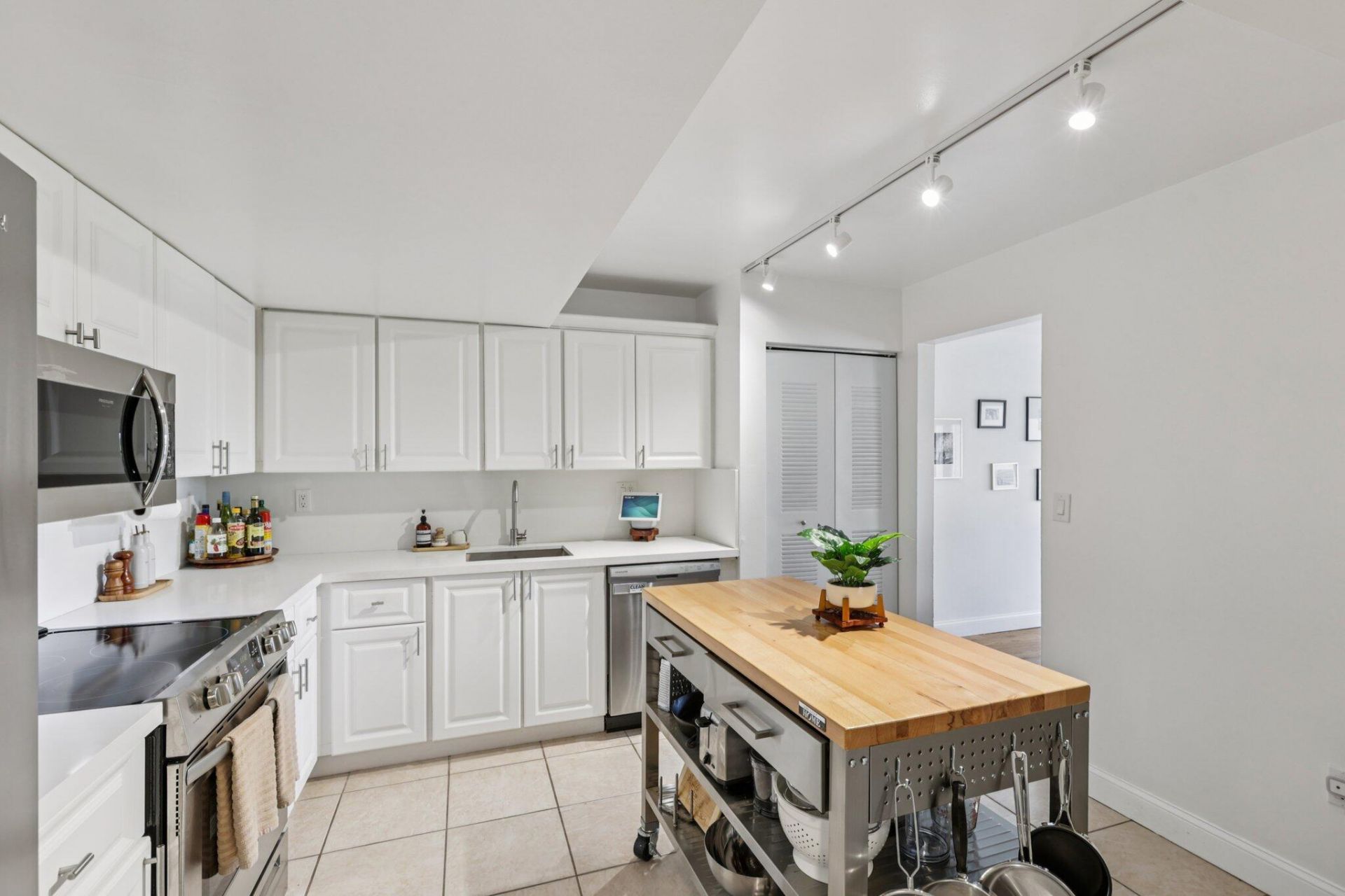 721 N Pine Island, Unit 406, Plantation, FL 33324 Photo