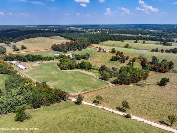 11052 Bredehoeft Road, Gentry, AR 72734