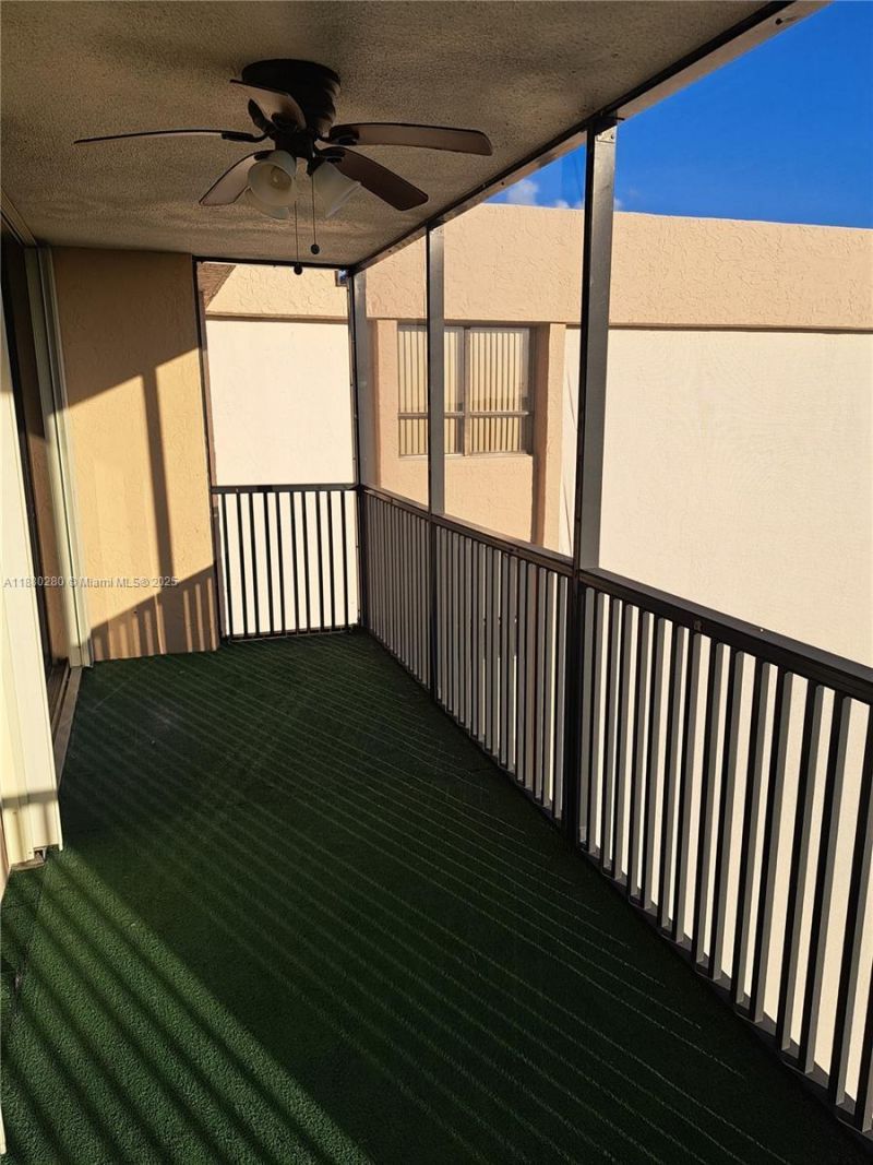 900 NE 195th St, Unit 702, Miami, FL 33179 Photo