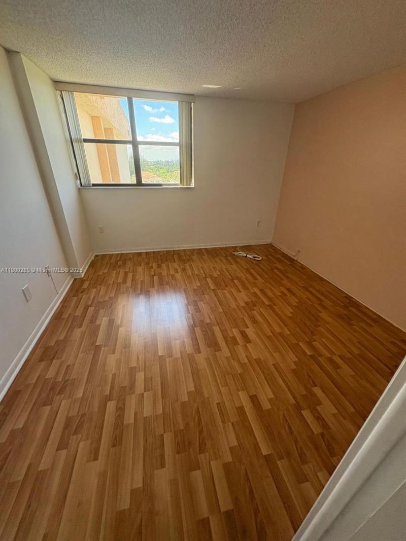 900 NE 195th St, Unit 702, Miami, FL 33179 Photo