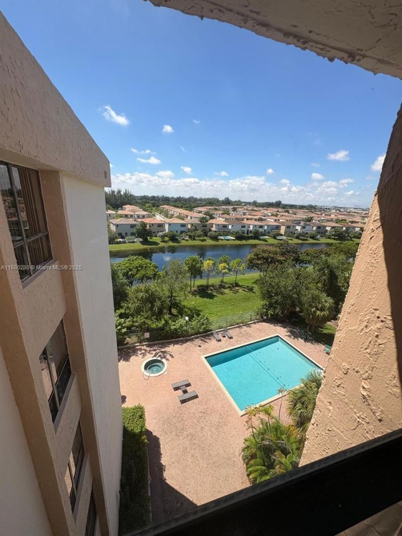 900 NE 195th St, Unit 702, Miami, FL 33179 Photo