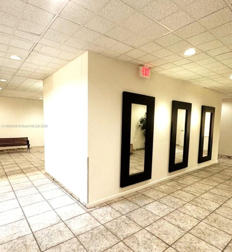 900 NE 195th St, Unit 702, Miami, FL 33179 Photo