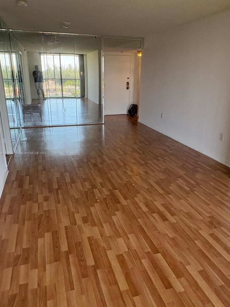 900 NE 195th St, Unit 702, Miami, FL 33179 Photo
