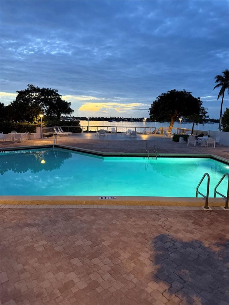 5600 N Flagler Dr, Unit 1806, West Palm Beach, FL 33407 Photo