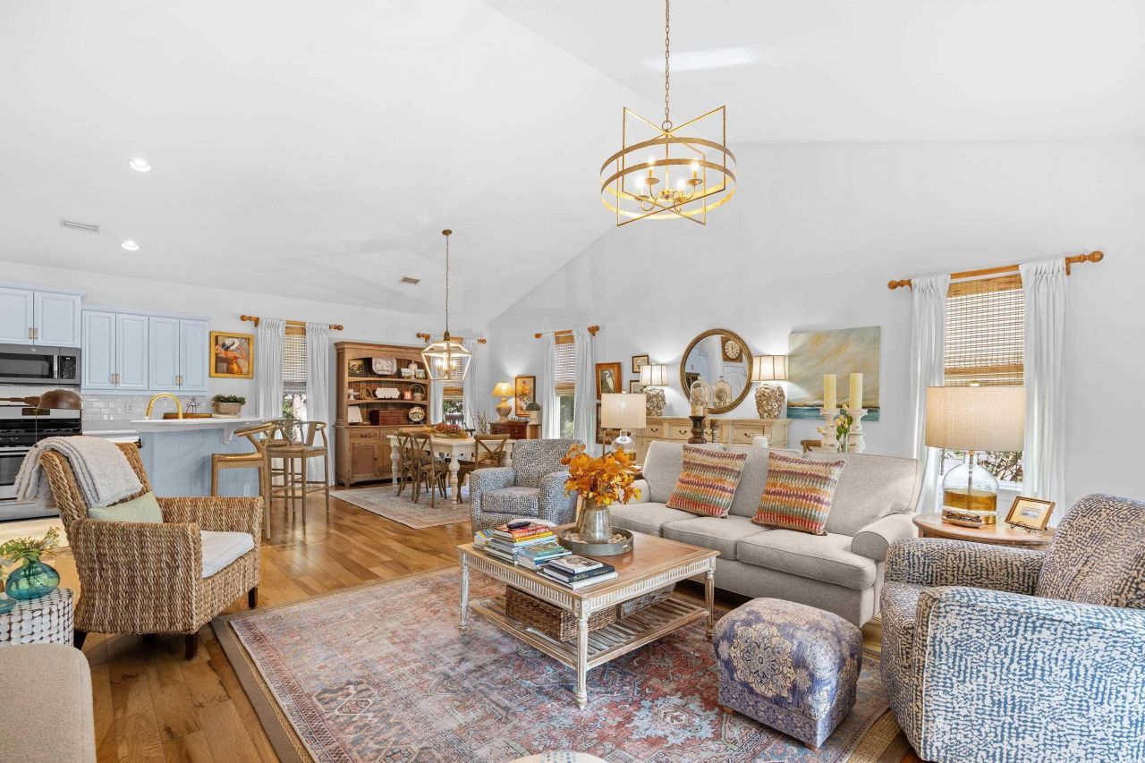 48 Cottage Dr. Photo 13