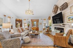 48 Cottage Dr. photo 4