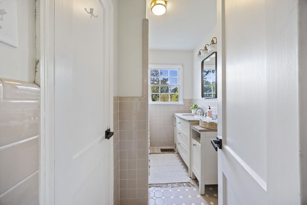 2101 King Street Photo 13