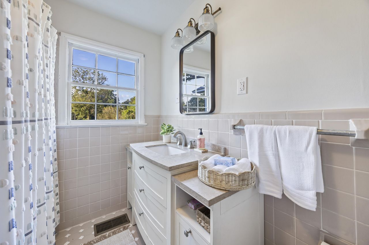 2101 King Street Photo 14