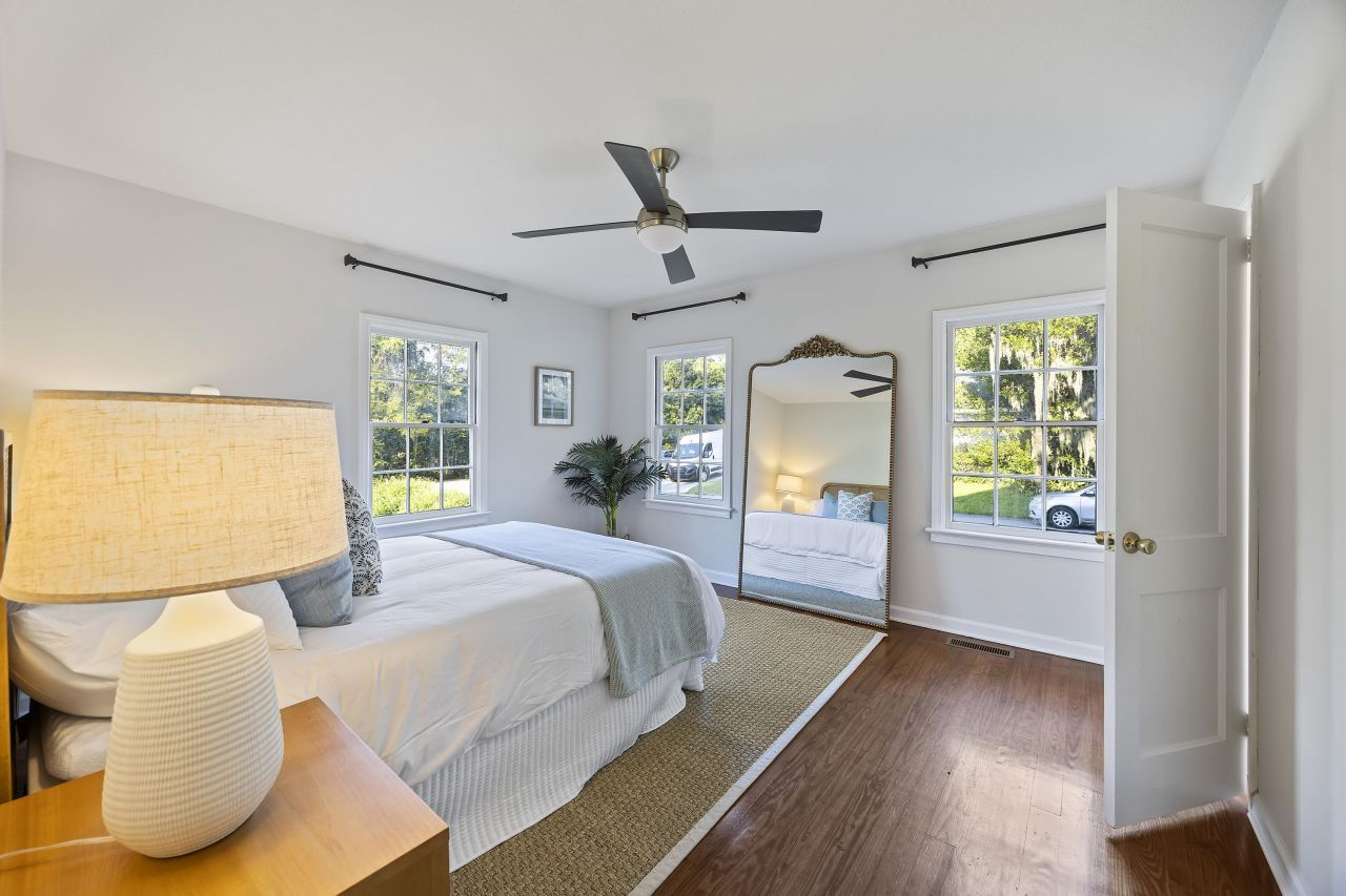 2101 King Street Photo 15