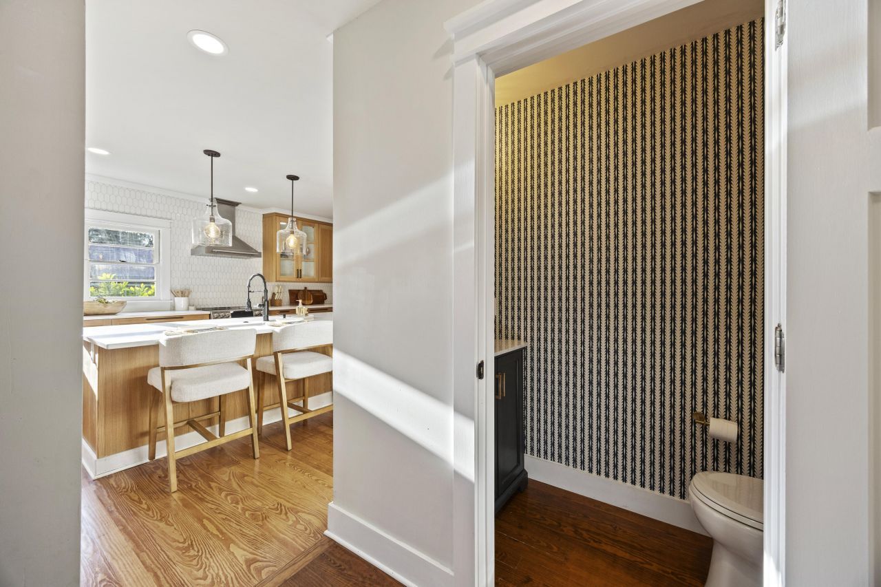 2101 King Street Photo 30