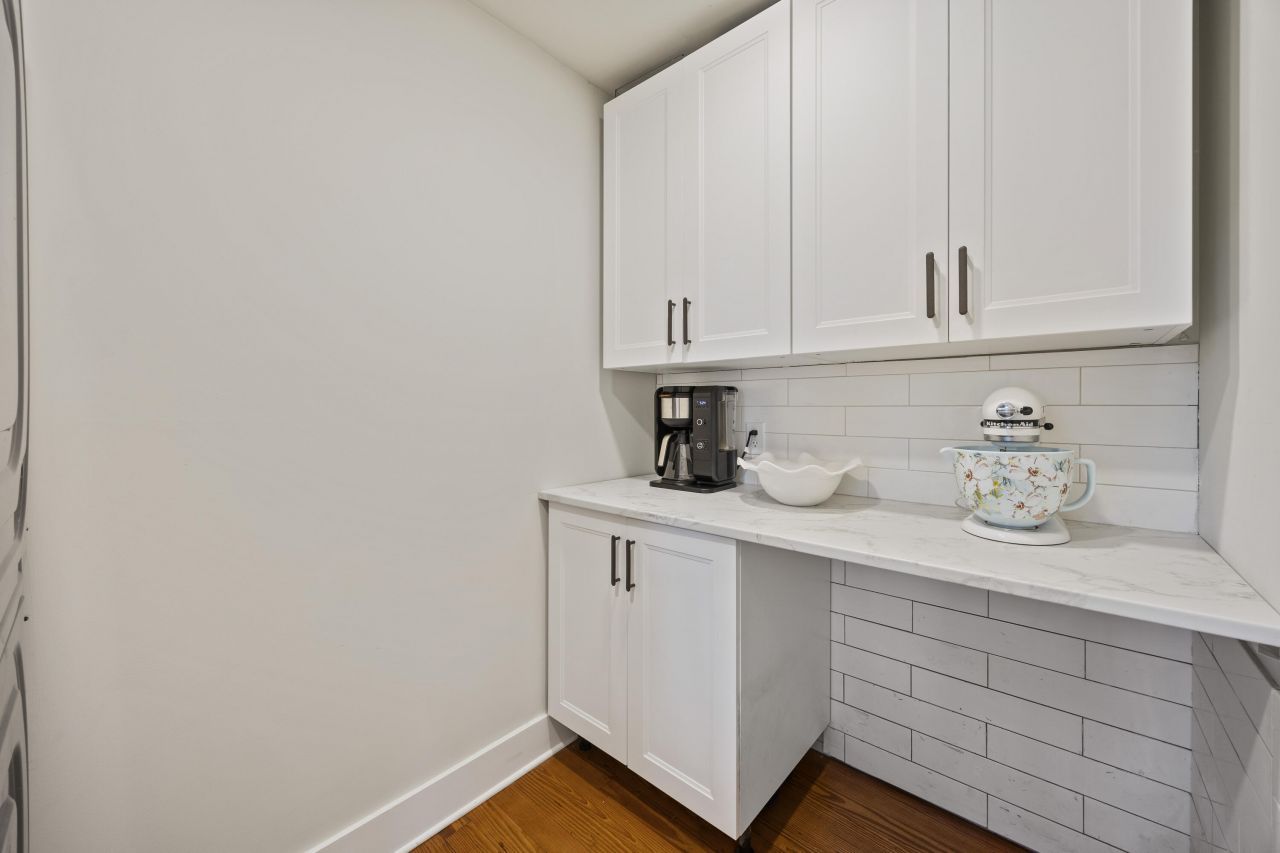 2101 King Street Photo 33