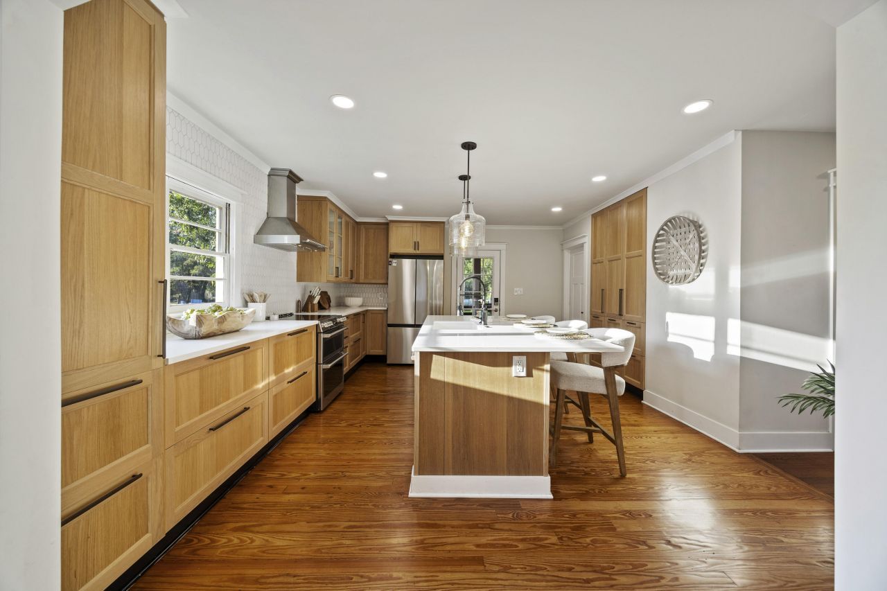 2101 King Street Photo 37