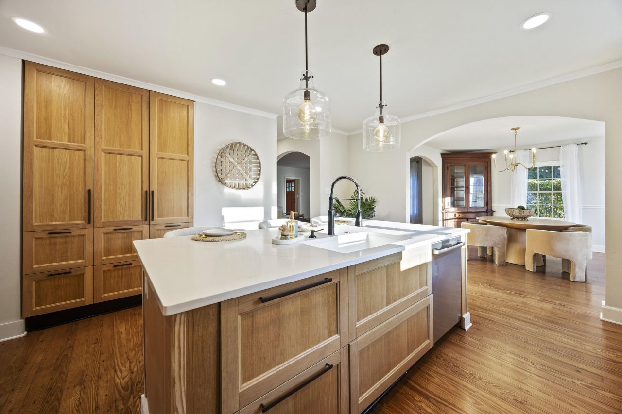 2101 King Street Photo 39