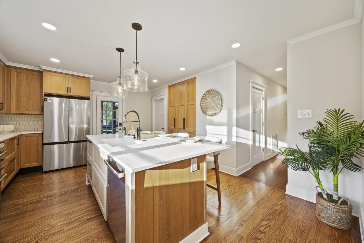 2101 King Street Photo 40