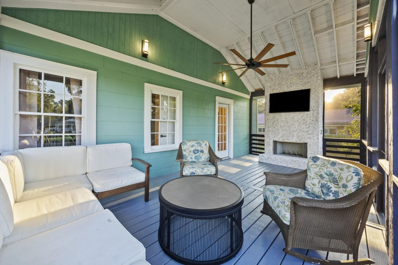 2101 King Street Photo 43