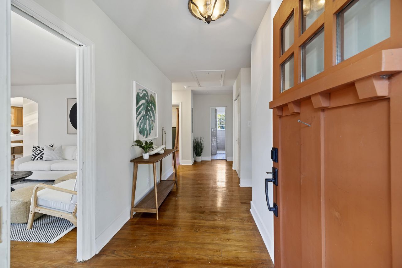 2101 King Street Photo 6